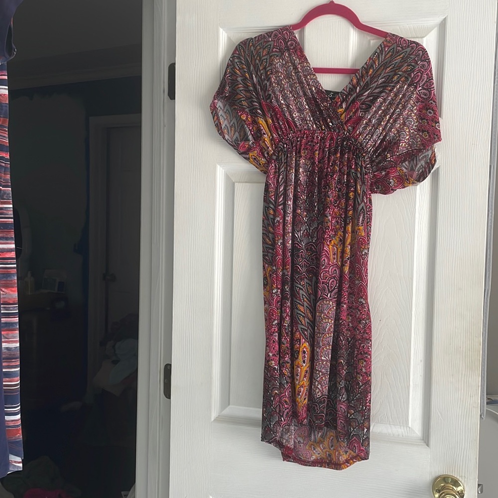 Size M Paisley style dress. 95% Polyester 5% Spandex
